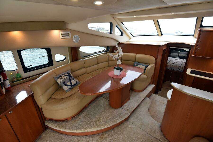 2010 Silverton 38 Sport Bridge