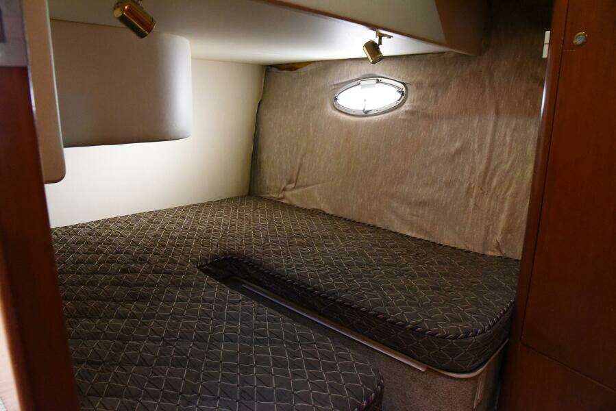 2010 38 Silveron Sedan Bridge - Pura Vida