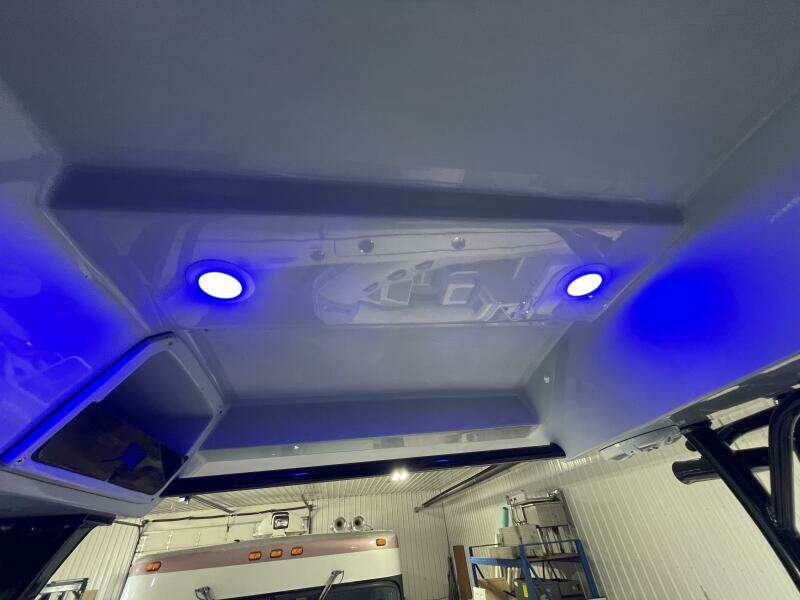 2025 Stingray 253 Center Console