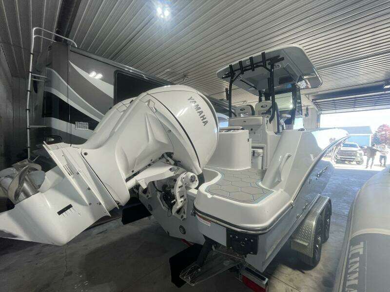 Yamaha Outboards and Swim Platform – Stingray Center Console