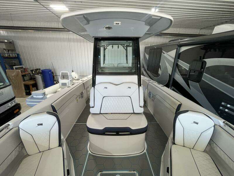 2025 Stingray 253 Center Console