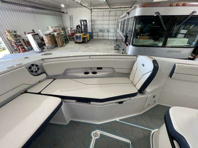 2025 Stingray 253 Center Console