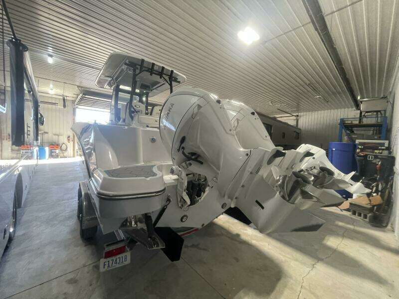 Twin Yamaha Outboards on Stingray Center Console – Rear View