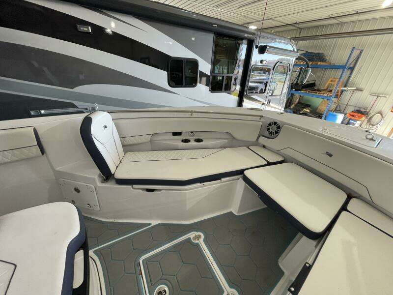 2025 Stingray 253 Center Console