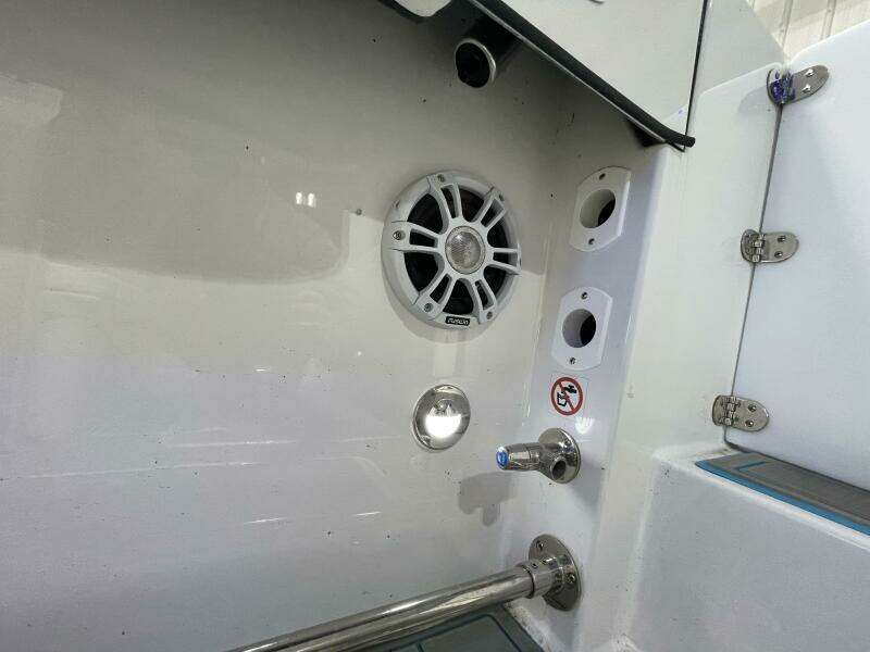 2025 Stingray 253 Center Console