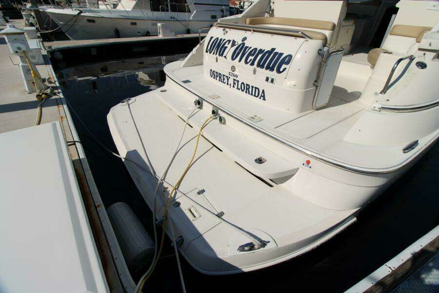 2002 Regal 4260 Commodore