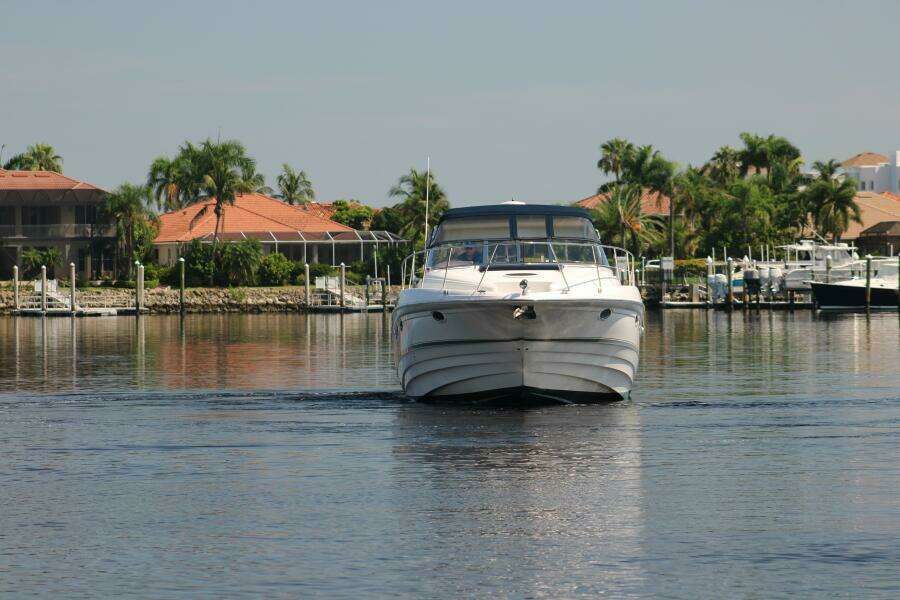 2002 Regal 4260 Commodore
