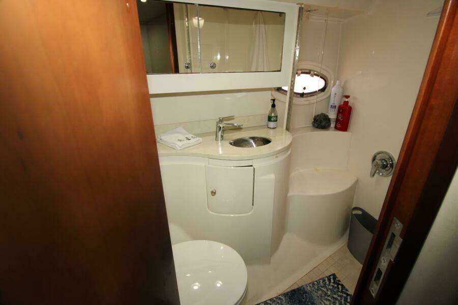 2002 Regal 4260 Commodore