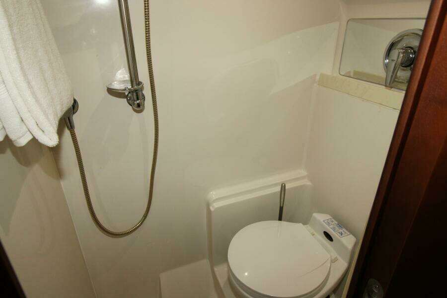 2002 Regal 4260 Commodore