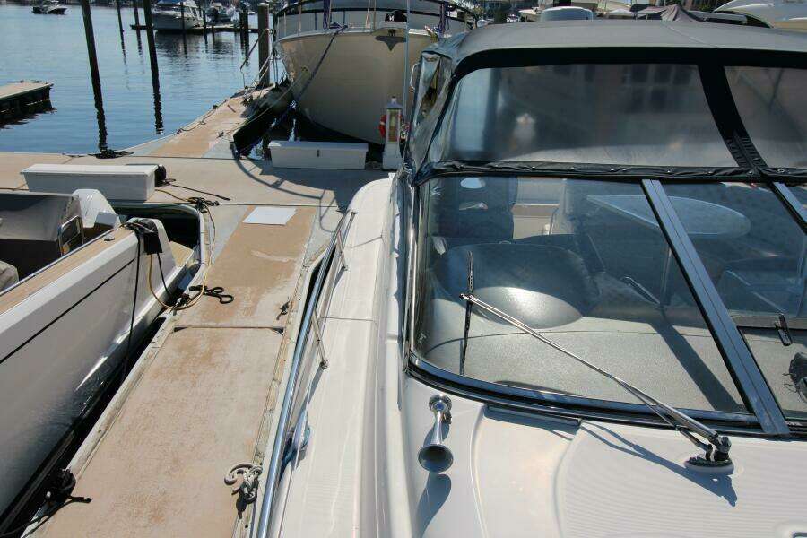 2002 Regal 4260 Commodore