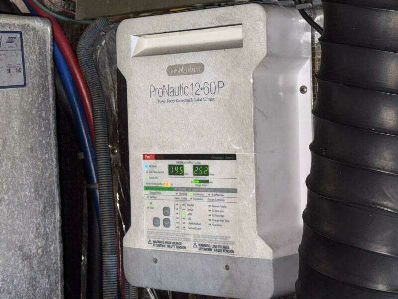 2002 Regal 4260 Commodore