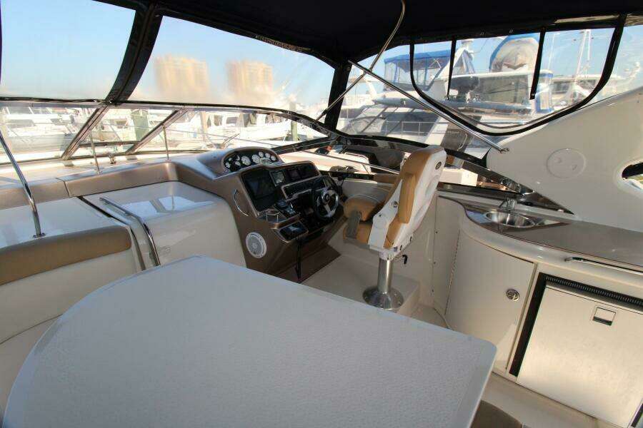 2002 Regal 4260 Commodore