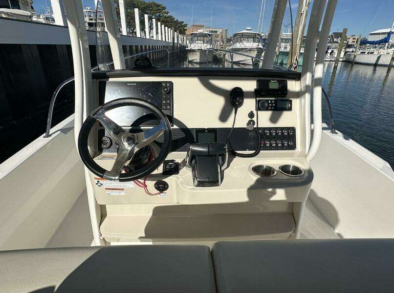 2022 Boston Whaler 270 Dauntless