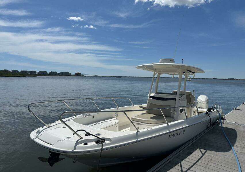 2022 Boston Whaler 270 Dauntless