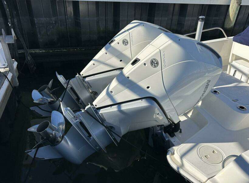 2022 Boston Whaler 270 Dauntless
