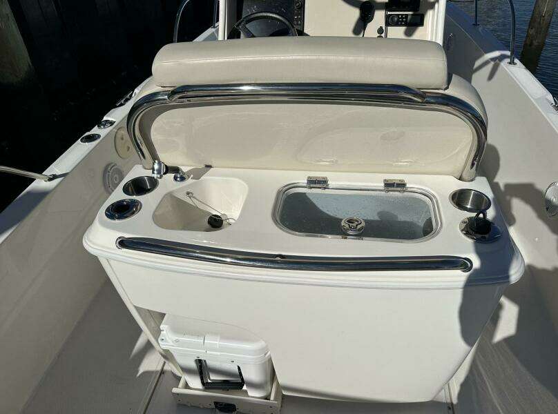 2022 Boston Whaler 270 Dauntless