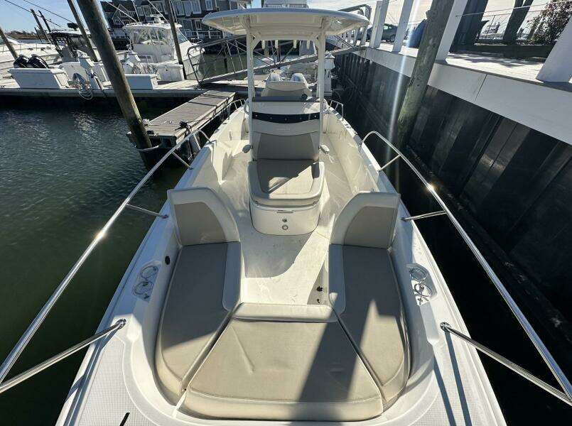 2022 Boston Whaler 270 Dauntless