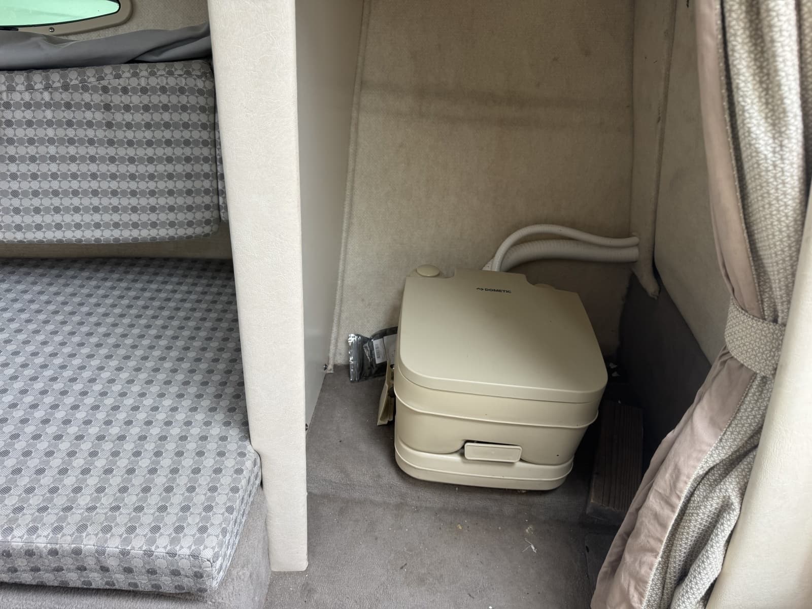 2004 Sea Ray 215 Weekender