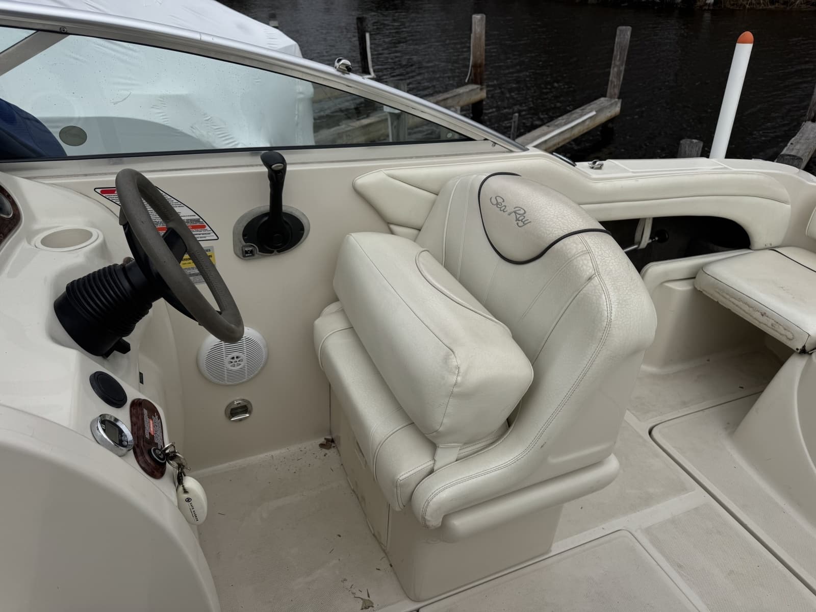 2004 Sea Ray 215 Weekender