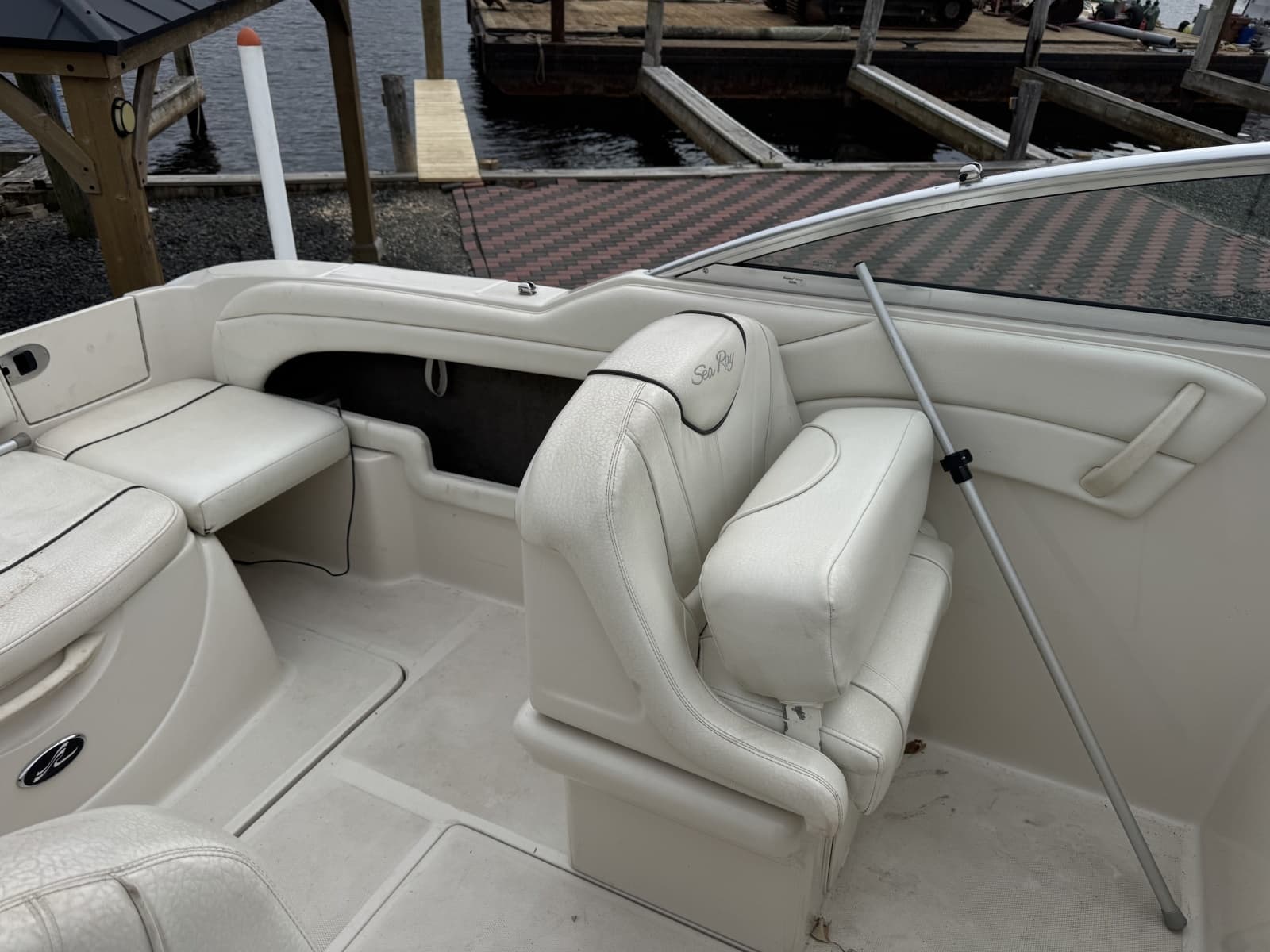 2004 Sea Ray 215 Weekender