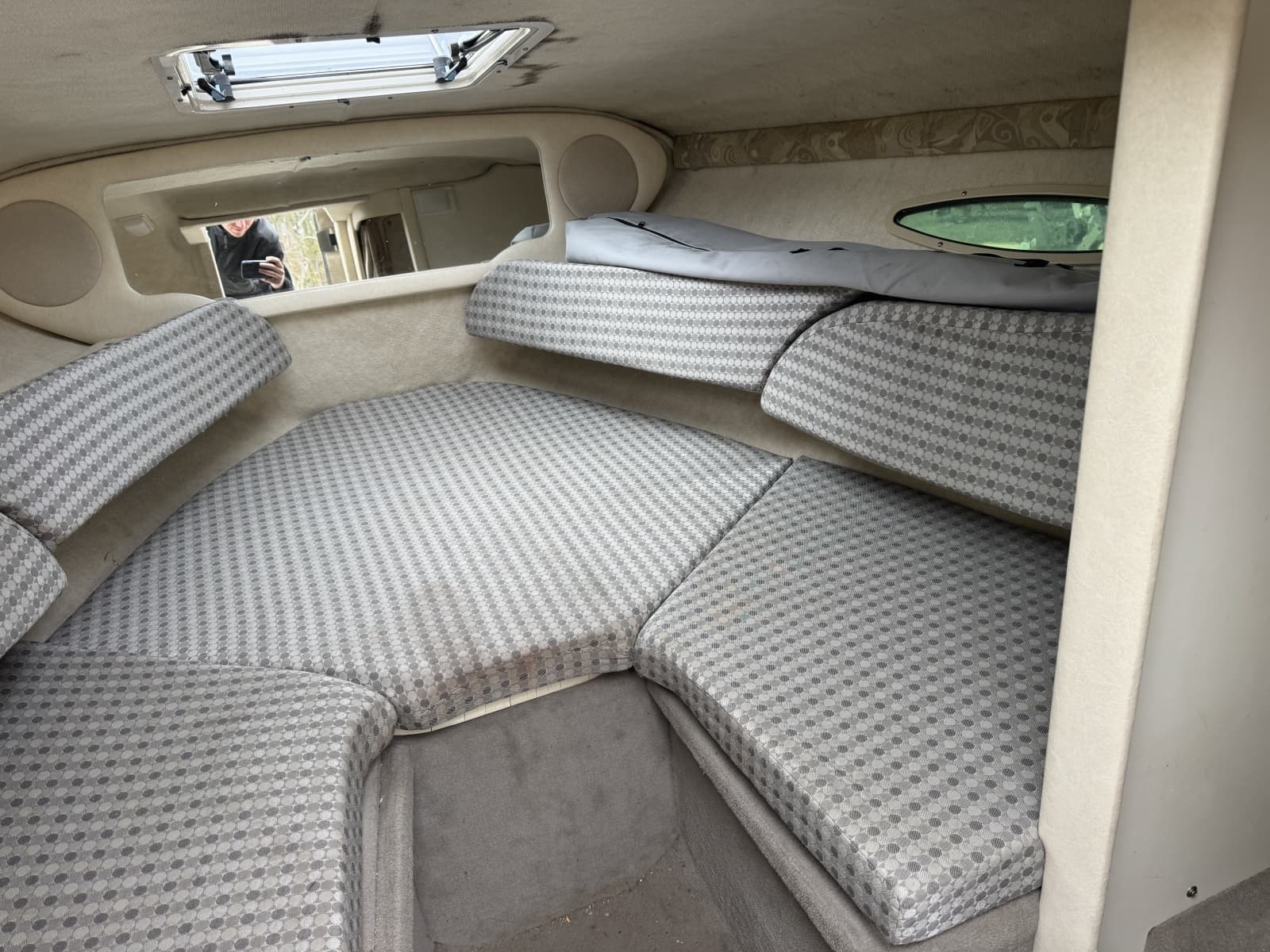 2004 Sea Ray 215 Weekender