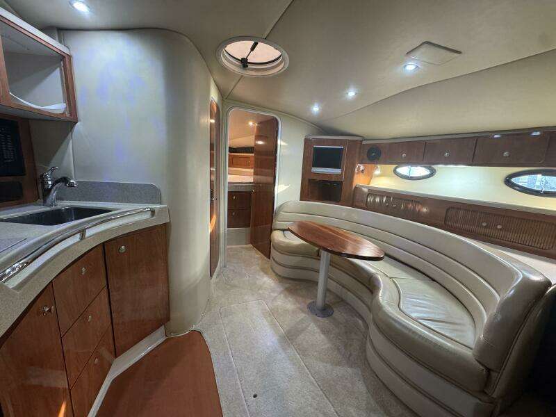 2007 Larson 370 Cabrio