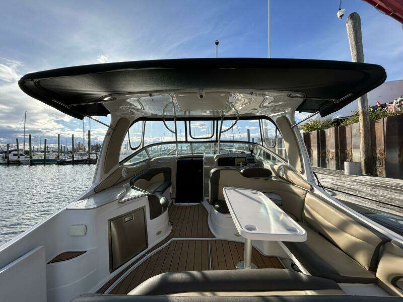 2007 Larson 370 Cabrio