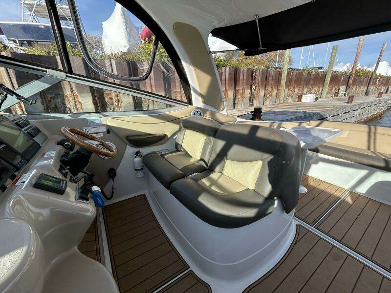 2007 Larson 370 Cabrio