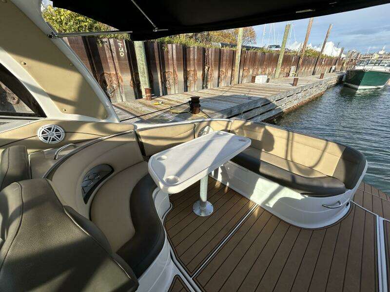 2007 Larson 370 Cabrio