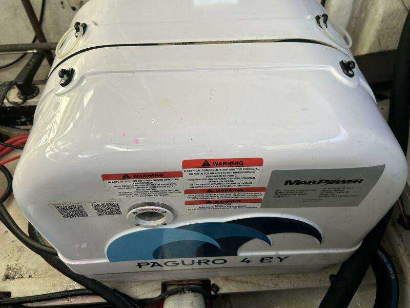 2007 Larson 370 Cabrio