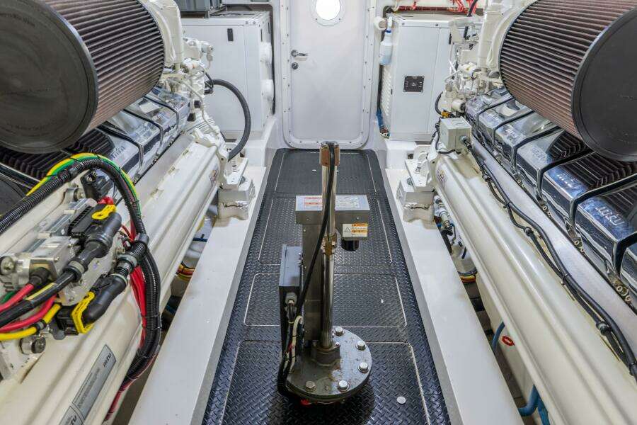 2018 Viking 80 Enclosed Bridge - SILVERTIME