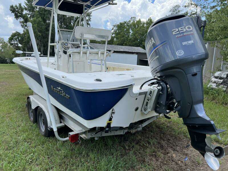 2008 NauticStar 2400 NauticBAY