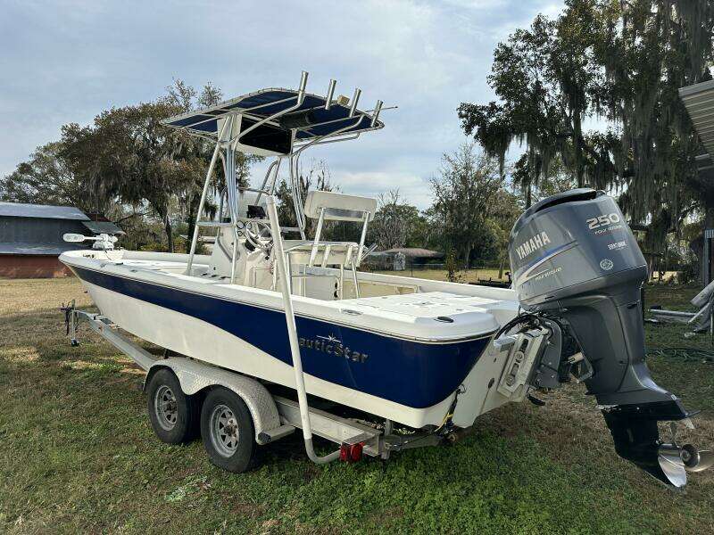 2008 NauticStar 2400 NauticBAY
