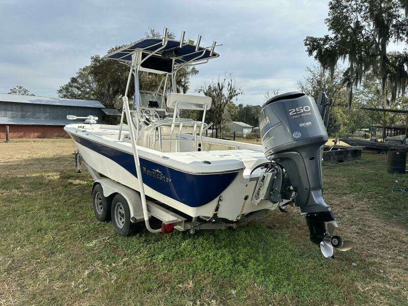 2008 NauticStar 2400 NauticBAY