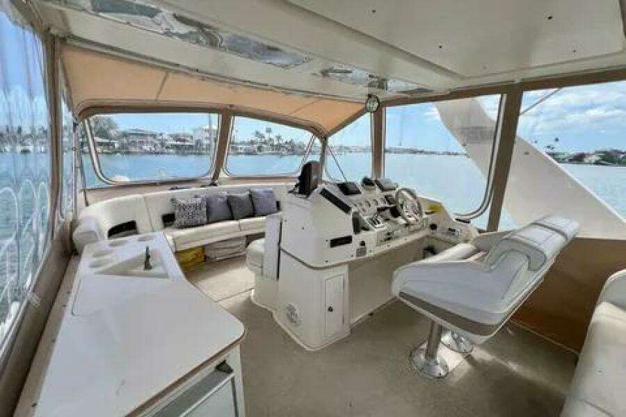 1996 Cruisers Yachts 4285 Express Bridge