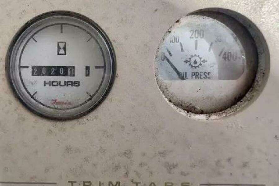 1996 Cruisers Yachts 4285 Express Bridge