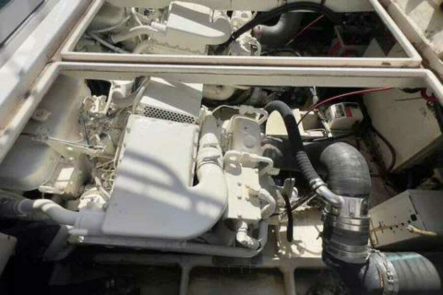 1996 Cruisers Yachts 4285 Express Bridge