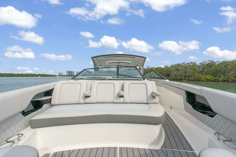 2022 Sea Ray SLX 400 Outboard SEA N SEA