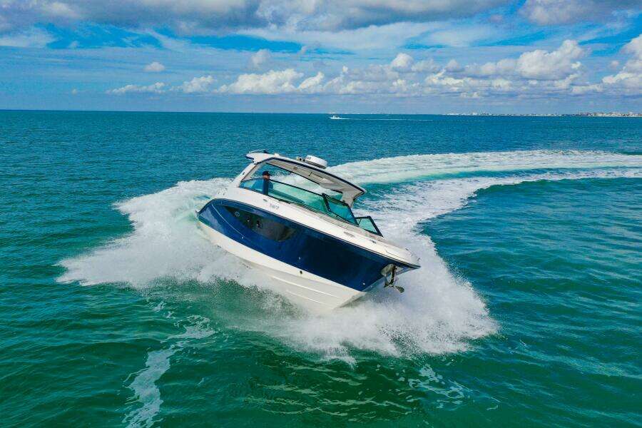2022 Sea Ray SLX 400 Outboard SEA N SEA