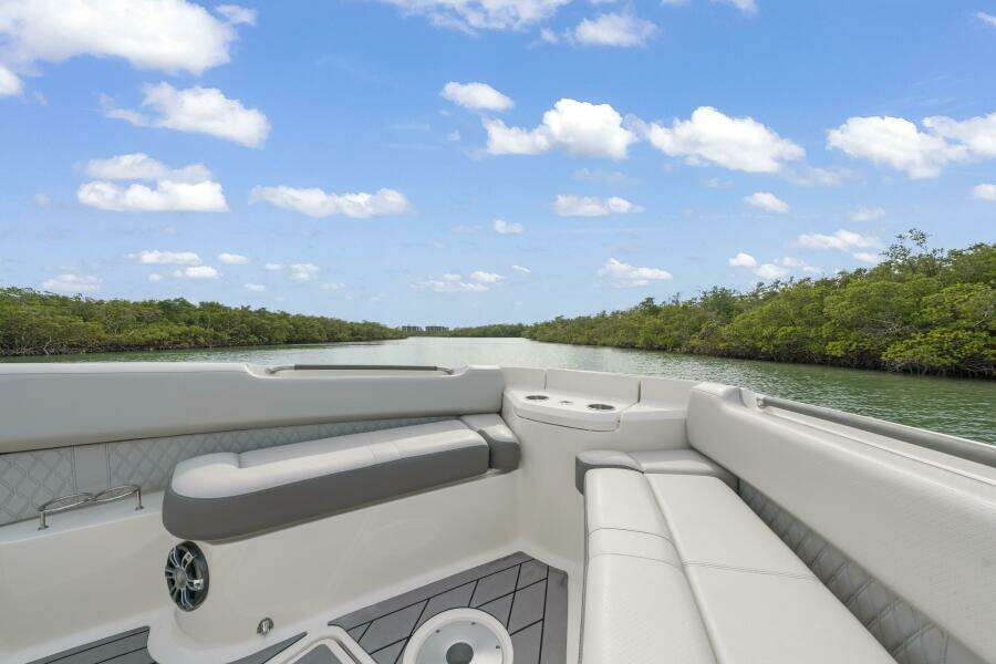 2022 Sea Ray SLX 400 Outboard SEA N SEA