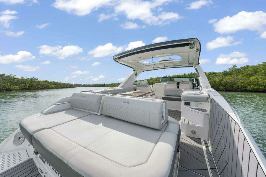2022 Sea Ray SLX 400 Outboard SEA N SEA