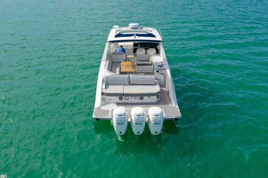 2022 Sea Ray SLX 400 Outboard SEA N SEA
