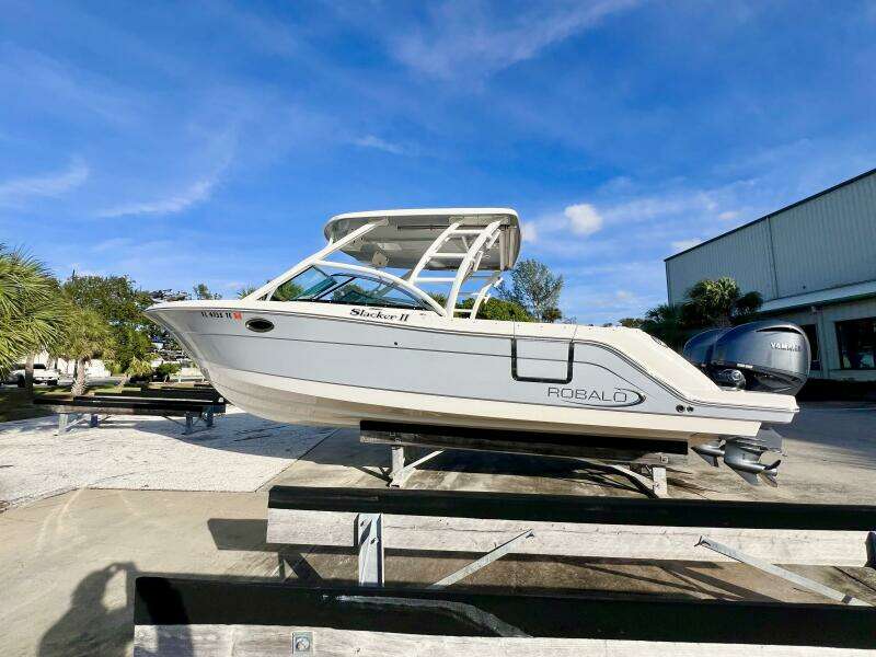 2021 Robalo R317