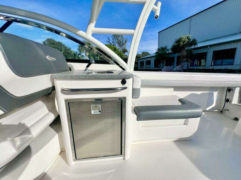 2021 Robalo R317