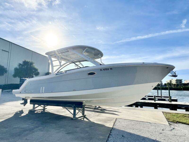 2021 Robalo R317