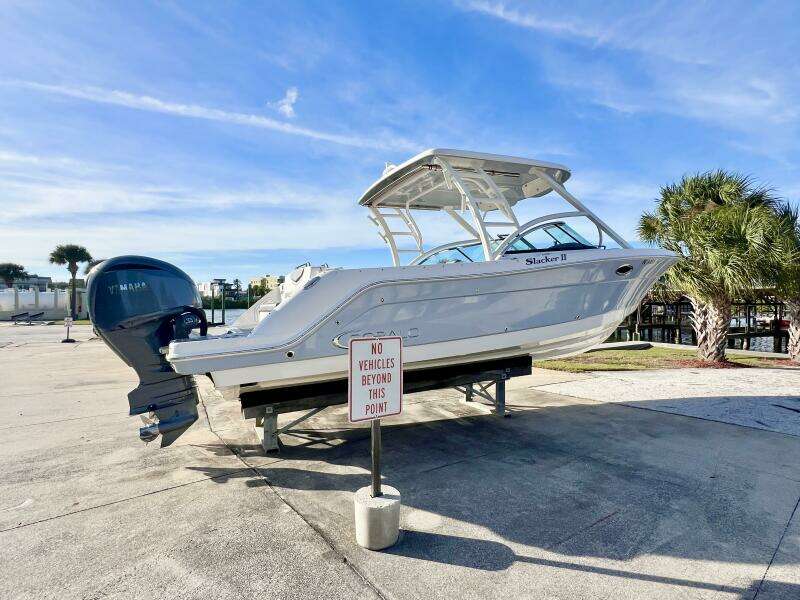 2021 Robalo R317