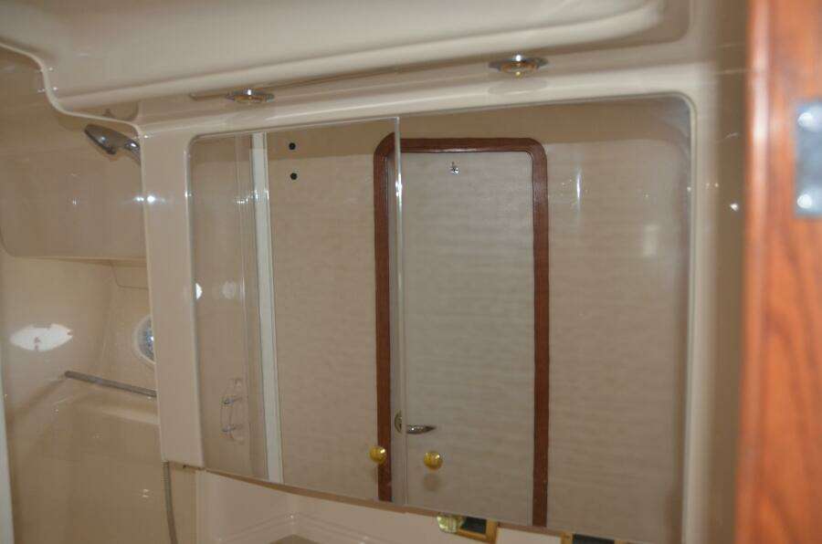 Sea Ray 46 4 RICH-SHER OR POORER - Master Ensuite Head