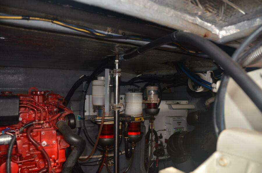 Sea Ray 46 4 RICH-SHER OR POORER - Engine Room