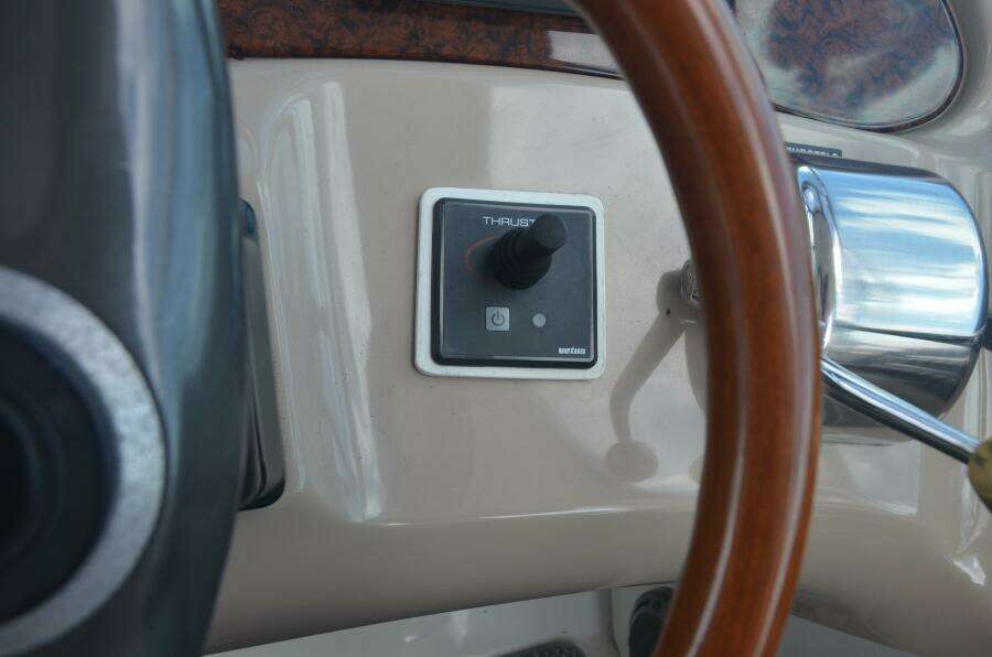 Sea Ray 46 4 RICH-SHER OR POORER - Cockpit - Helm