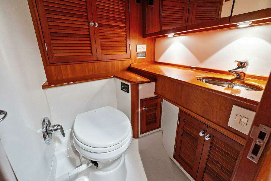 2008 Hinckley Talaria 38R Convertible